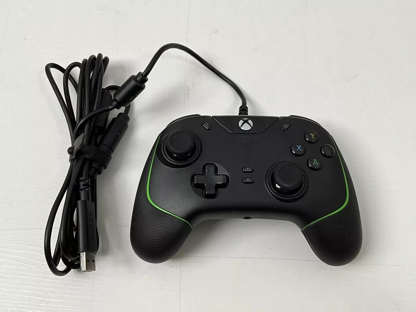Razer Wolverine V2 Wired Controller| (LS) (Xbox Series X)